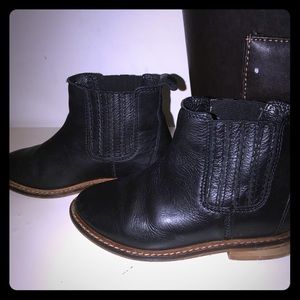 Black boots with heels (Girls)